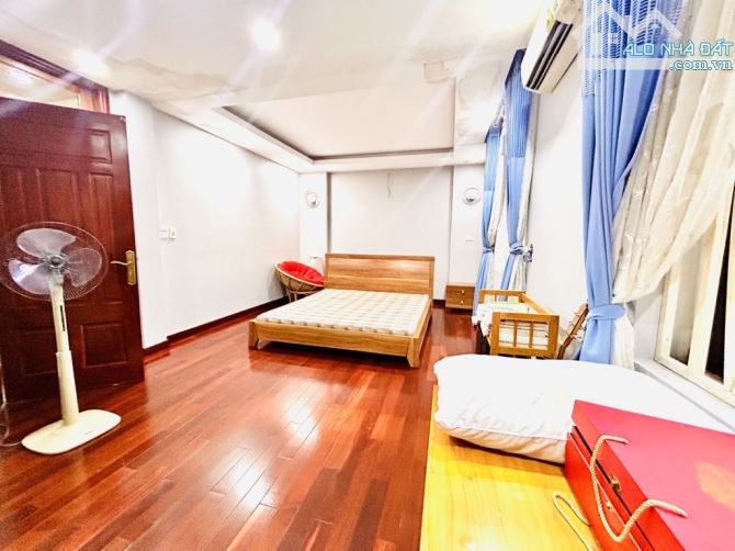 Bán nhà phố Bồ Đề - DT 100 m2 - Dân xây chắc chắn, ấm cúng, sạch sẽ, ở ngay - giá 15,9 tỷ - 1