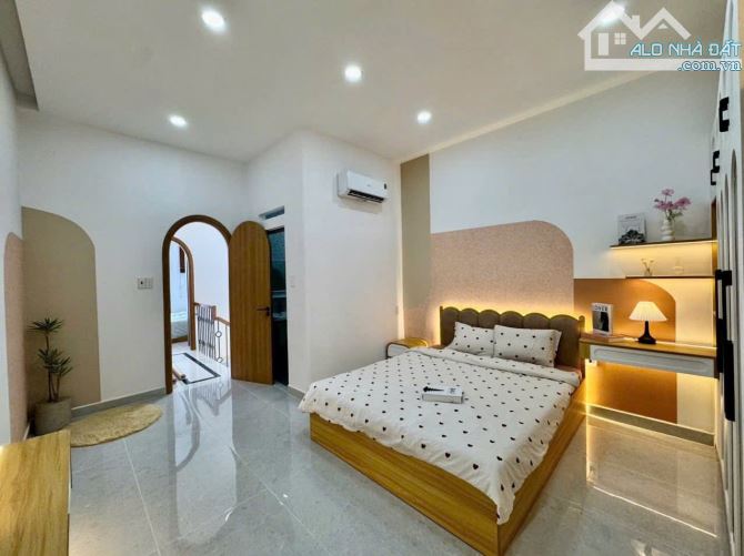 Gấp bán HẠ GIÁ 200 triệu - Chỉ còn 5 tỷ 250 cho Nhà phố 2 Tầng 4mx12m Full nội thất - 12