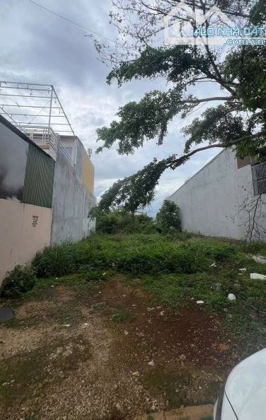 CẦN BÁN NHANH LÔ ĐẤT TẠI TUYẾN ĐƯỜNG HUYẾT MẠCH NGUYỄN TRUNG TRỰC NGAY TT BẾN LỨC LONG AN - 2