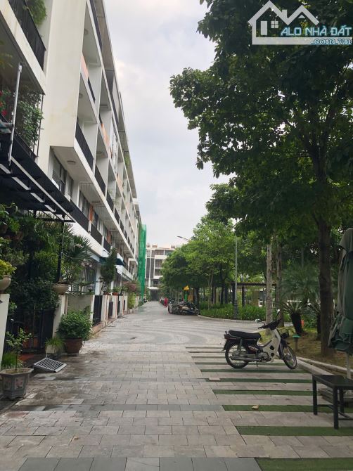 Bán shophouse Bình Minh - Long Biên 2 mặt tiền cực đẹp ! - 2