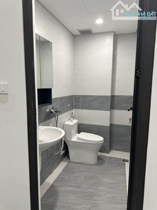 Cho thuê nhà ở Hồ Tùng Mâụ 45m2, 5 tầng, thông sàn, thang máy, mới tinh, oto đỗ. - 2