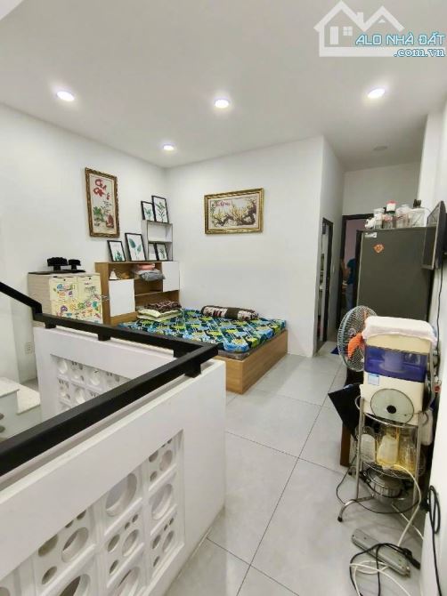 SÁT MẶT TIỀN SƠN KỲ - TÂN PHÚ- DT 4,3 DÀI 19 NHÀ 3 TẦNG- SHR - HOÀN CÔNG ĐỦ - CHỈ - 2