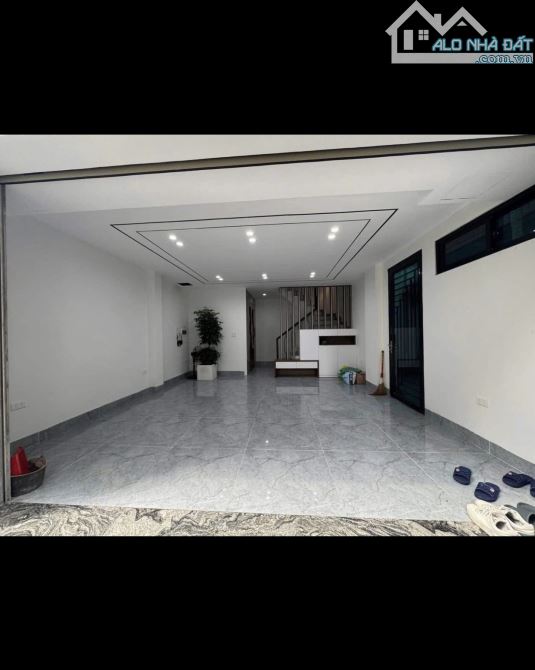BÁN NHÀ MỚI 206 CỔ LINH - ĐỐI DIỆN TTTM AEON LONG BIÊN 7 TẦNG X 40m2 THANG MÁY GARA Ô TÔ - 2