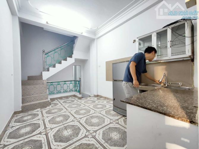 Cho thuê nhà nguyên căn đường Đội Cấn, Ba Đình, ngõ thông, gần ô tô, gia đình, ở nhóm, kd - 2