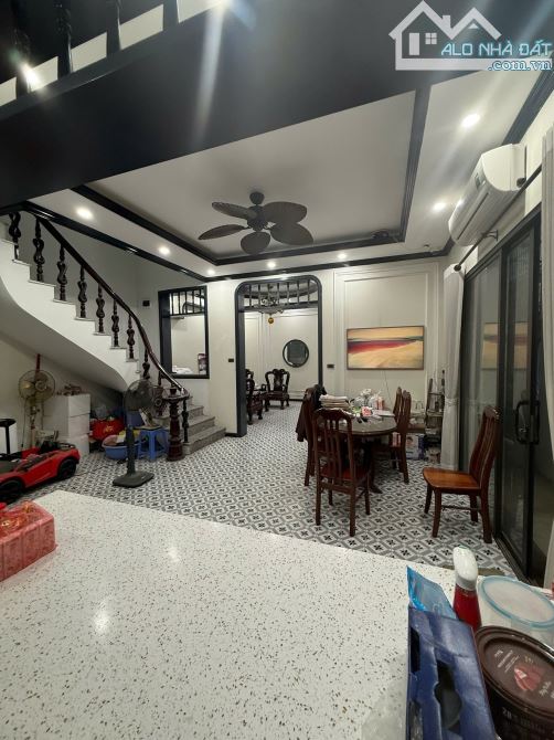Lô góc, cách phố 20m Vương Thừa Vũ, ô chờ thang máy sửa lên 7T DT93m2 MT7.8m giá 23.5 tỷ - 2