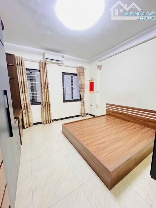 Chỉ 5.1 tỷ có ngay nhà Thạch Bàn , Long Biên, DT 32m, 5 tầng, ô tô đỗ cổng - 2