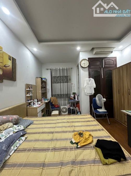 HOÀNG QUỐC VIỆT, CẦU GIẤY - 40M - 4 TẦNG - Ô TÔ ĐỖ CỬA - NGÕ THÔNG - GẦN PHỐ - Ở NGAY - 2