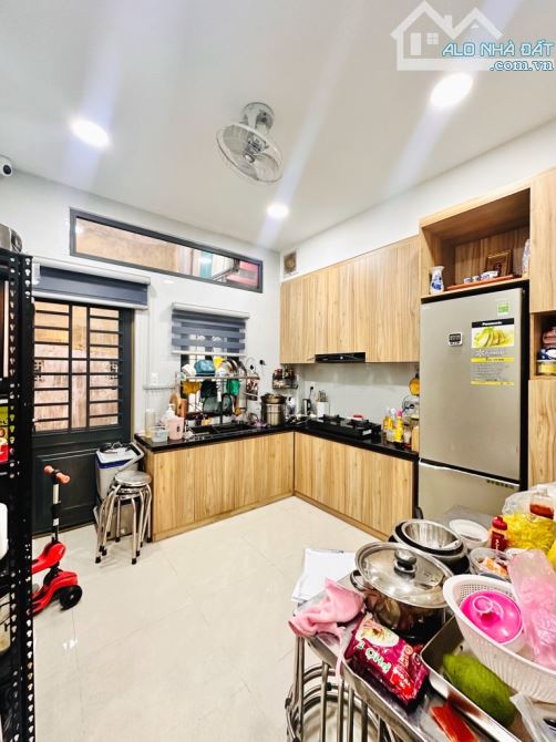 Bán nhà mới đẹp Huỳnh Văn Bánh, 50m2, 4 lầu, hẻm xe hơi,  chủ nhiệt bán giảm còn 9tỷ - 2