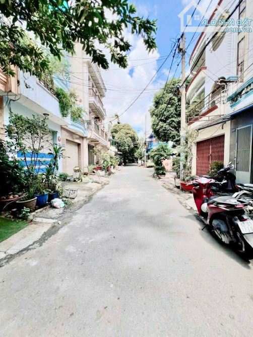 BÁN NHÀ GẦN TRƯỜNG CHINH 4 TẦNG 72M2 HẺM XE HƠI THÔNG CHỈ 8.X TỶ (GẤP BÁN) - 2