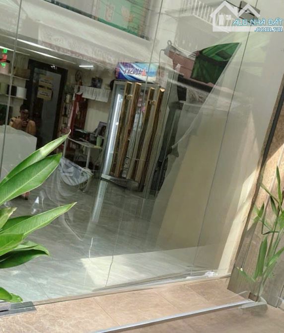 Nhà đẹp Quận 10-Hẻm 6M-Tiện KD-Giáp Quận 1-Sát MT Lê Hồng Phong-P1-37m2-4,1x9-4tầng-3PN - 2