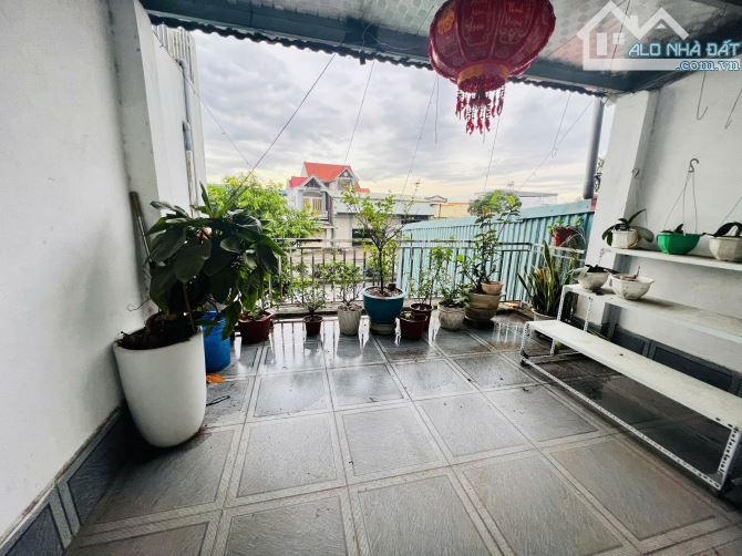Bán đất tặng nhà 2 tầng cũ mặt đường quốc lộ 5 diện tích 46,1m + 30m Lưu ko  giá 2,xx tỷ - 2