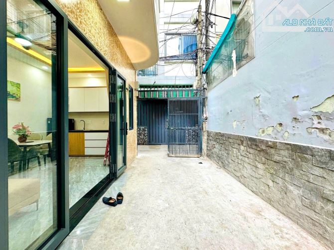 Villa Mini Góc 2 MT Hẻm - Đường CMT8 Tân Bình - Chỉ Hơn 5T - 2
