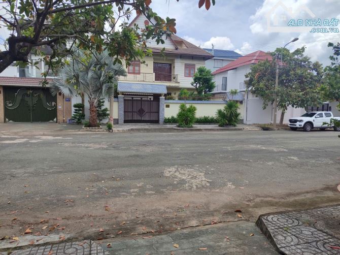 CHÍNH CHỦ BÁN GẤP - BIỆT THỰ 600M2 - 4 TẨNG - HÀ HUY GIÁP - THẠNH XUÂN - Q12. GIÁ: 36 TỶ - 2