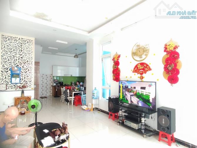 BIỆT THỰ 4 TẦNG KHU VILLA ANH ĐÀO NGAY CẠNH NGÃ TƯ GA QUẬN 12- Ngang Khủng 5,8x12 chỉ 6,3 - 2