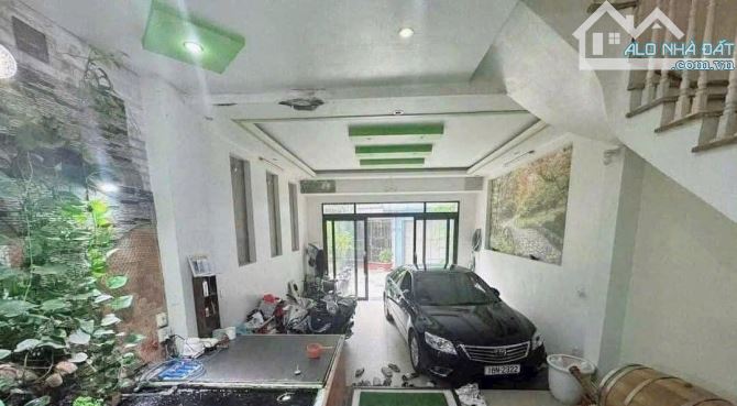 Bán nhà Trần Nguyên Hãn 50m 5 tầng giá 6 tỷ 5 ô tô để trong nhà - 2