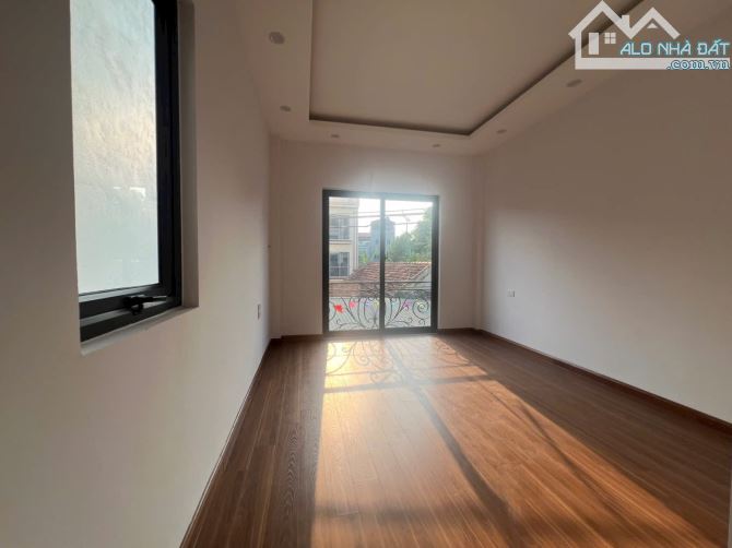 NHÀ ĐẸP KIM CHUNG  Ở NGAY GẦN CHỢ KĐT HINDORE ROYAL PARK 36m, 4tầng, giá 5,35tỷ - 2