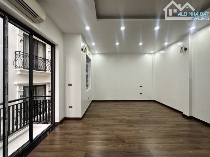 DÂN XÂY- LÔ GÓC NGUYỄN SƠN -5 TẦNG THANG MÁY - NGÕ THÔNG  - DT 68M - MT 5,8M - 2