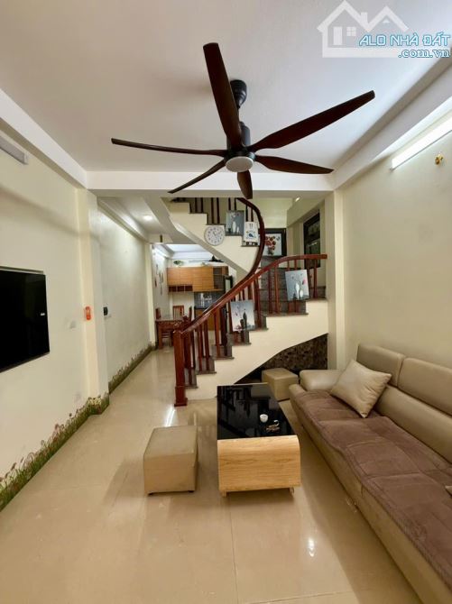 🔥🔥🔥 3PN đủ công năng, nhà Nguyễn Văn Linh Long Biên, hơn 41.5 m2, chỉ 5.X tỷ. Good pric - 2