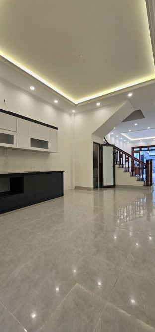 BÁN NHÀ TRUNG TÂM PHỐ THẠCH BÀN, LÔ GÓC 4 MẶT THOÁNG – Ô TÔ VÀO NHÀ – KINH DOANH ĐỈNH - 2