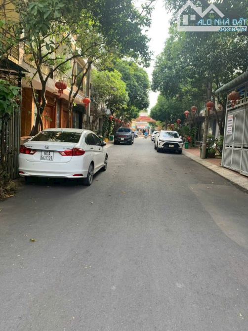 Bán nhà 1 trệt 1 lầu sổ riêng thổ cư p. Long Bình - 2
