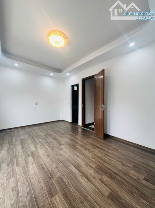NHÀ 5T XÂY MỚI DT 30m - GIÁ 4,05 tỷ - Ô TÔ ĐỖ TRƯỚC NHÀ - 2