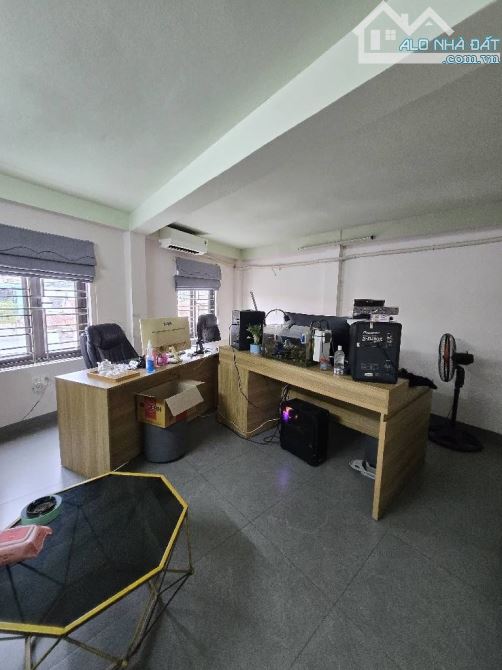 Siêu phẩm Long Biên, sát Vinhomes, ô tô vào nhà, cách ô tô tránh 20m, nhà 5 tầng, 40m2 - 2