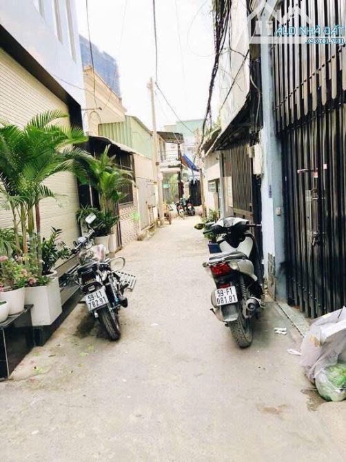 CĂN GÓC 2 TẦNG THOÁNG MÁT / HẺM BA GÁC - GẦN MẶT TIỀN HUỲNH TẤN PHÁT - P. TÂN PHÚ - Q7 - 2
