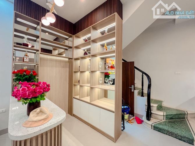 BÁN NHÀ TRẦN ĐẠI NGHĨA, LÔ GÓC, NGÕ THÔNG Ô TÔ. DT 44m2 - MT 4,2m x 5 tầng. GIÁ 10 TỶ. - 2
