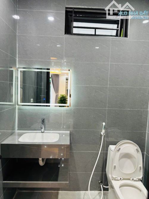 - Bán nhà Trần Cung, 10m ô tô, sát phố, nội thất xịn sò, 42m2, 8.9 tỷ. - 2