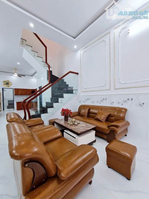 NHÀ ĐẸP - DT RẤT RỘNG - HOÀN CÔNG - 5 P. NGỦ - 2
