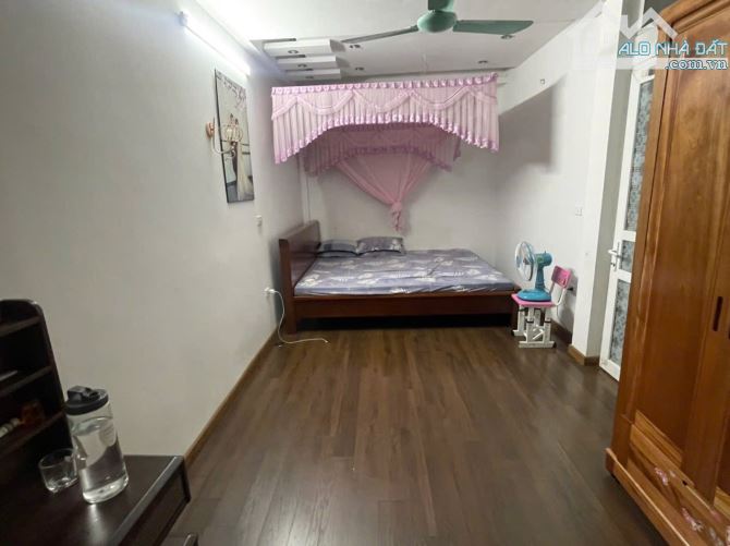 BÁN NHÀ HÀO NAM ĐỐNG ĐA 28m 4Tầng Mt 3m GIÁ 5.8 TỶ NGÕ THÔNG 2 THOÁNG KINH DOANH. - 2