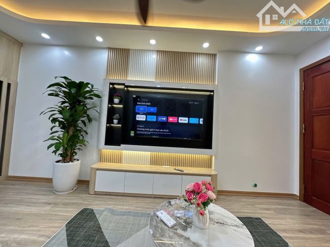 - Bán nhà Trần Cung, 10m ô tô, sát phố, nội thất xịn sò, 44m2, 9.3 tỷ. - 2