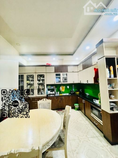 Cạnh Tên Lửa - 3 tầng - Ngang khủng 5,2m x 22m - 4PN rộng - Đường nhựa 8m - 2