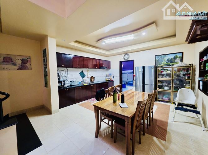 Cần Bán Nhà 1 Trệt 3 Lầu Đường Nội Bộ Trần Khắc Chung 107M2 (5.2x20.5) - Giá: 10.8Tỷ (BL) - 2