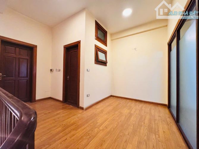 BÁN BIỆT THỰ ĐẲNG CẤP – NỞ HẬU – KHU VIP – TRUNG TÂM CẦU GIẤY - 2