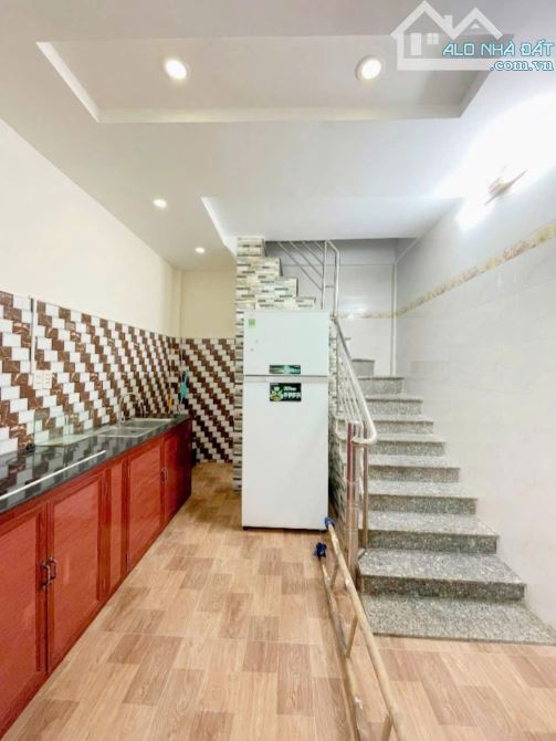 Nhà HXH 1/ Hoàng Diệu, P.9, Quận 4 | 3 x 8 | Trệt 2 Lầu | 2PN 3WC | Giá 11tr - 2