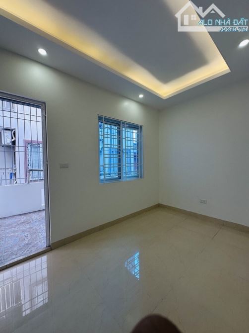 Bán nhà Trần Cung, 36m-5tầng, nhà đẹp, lô góc, ô tô đỗ cổng, gần công viên Hoà Bình - 2