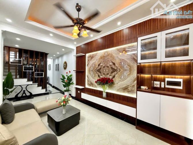 NHÀ ĐẸP MINH KHAI - 50M * 5 TẦNG - NGÕ 3 GÁC - THANG MÁY - 2