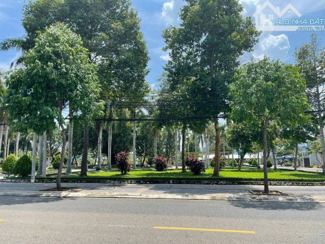 Bán nhà 1 trệt 1 lầu đường Nguyễn Văn Hưởng, Bà Rịa - Giá bán: 5 tỷ 290 triệu, DT: 80m2 - 2