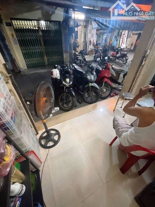 MT hẻm Hồ Thị Kỉ - dòng tiền 18tr - 30m2 (5.7x4.9) - 3T 2PN 2WC - HXH 4m - dưới 6 tỷ - 2