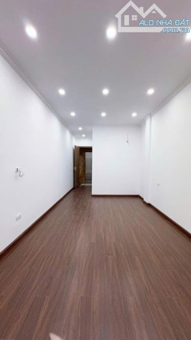 Nhà Đẹp Phố Đội Cấn -6 Tầng Thang Máy  4 Phòng Ngủ -full Công Năng - Ô tô Đỗ 10 m - 2