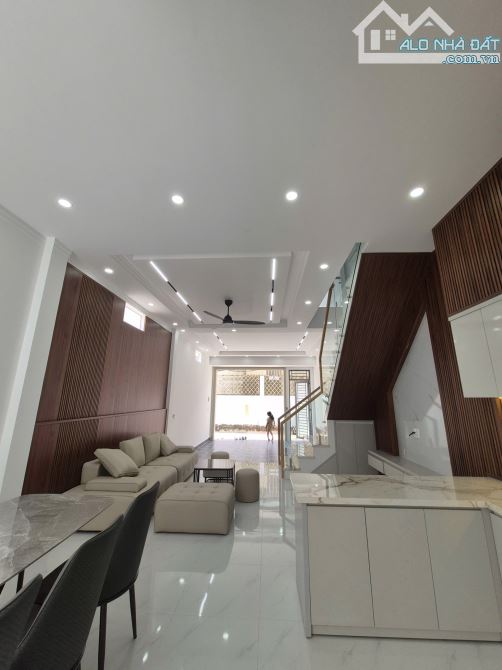 NHÀ ĐẸP 2 TẦNG HẺM 100 AMAKHE - CÁCH NGÃ SÁU 500M - 2