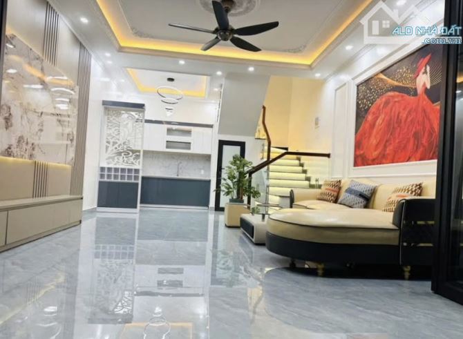 BÁN NHÀ MỚI 5 TẦNG – PHỐ LẠC LONG QUÂN – VÀI BƯỚC RA HỒ TÂY – KHU VỰC VIP- HƠN 8 TỶ