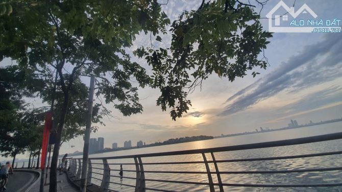 Bán nhà Võng Thị - Lô góc, Cạnh Hồ, Vị trí đẳng cấp, An sinh tuyệt vời, 95m2, giá 30.9 tỷ - 2