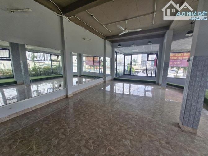 CĂN GÓC MẶT TIỀN GÒ CÁT – NỞ HẬU – DIỆN TÍCH 180M² (NGANG 9M) – PHÚ HỮU - 2