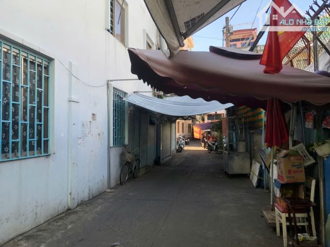 Bán Nhà Góc 2 MT Hẻm Đường Nguyễn Biểu Quận 5. DT: 3,3 x 11 (2 tầng). Giá: 6,5 tỷ - 2