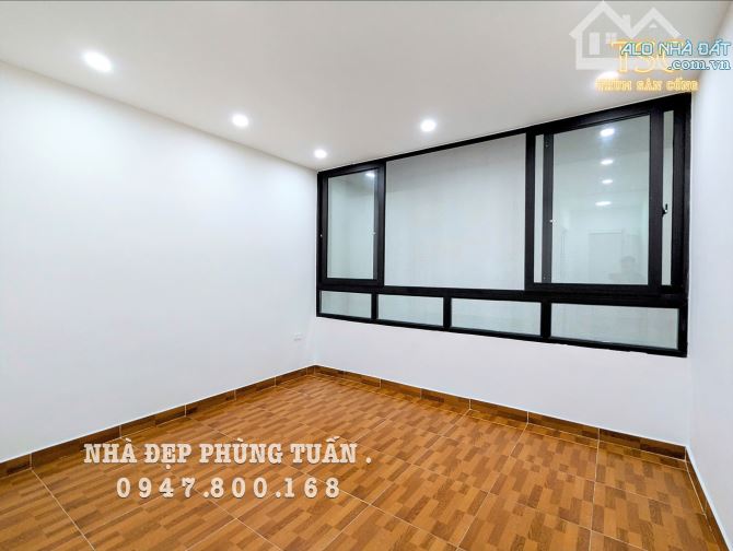 P Tuấn... Nhà đẹp mặt ngõ to oto tránh nhau, tại Nguyễn Văn Linh - 2