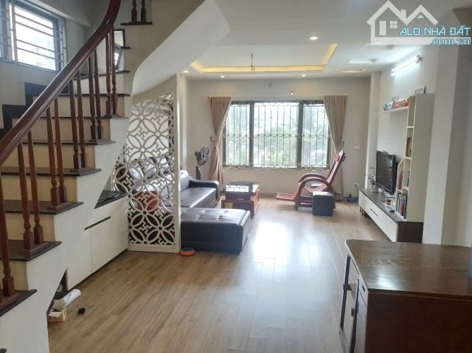 Bán nhà lô góc trung tâm Hoàng Mai - ô tô đỗ cửa, 2 thoáng, view hồ trước nhà, mót bán - 2