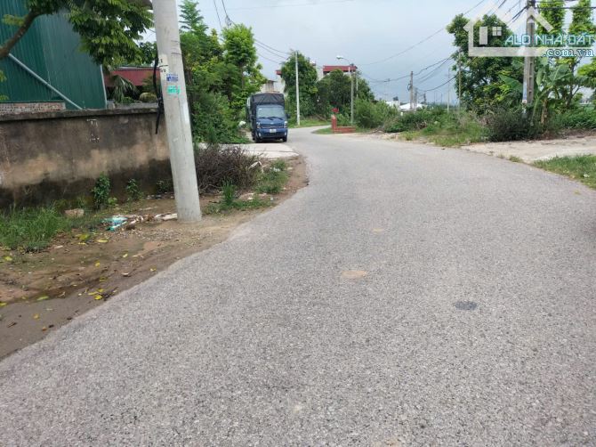 BÁN BUÔN HOẶC BÁN LẺ 4 LÔ THỔ CƯ CÁCH TRỤC CHÍNH VÂN TRẠI ĐÚNG 30M. DT 83M2 GIÁ 26TR/M2 - 2