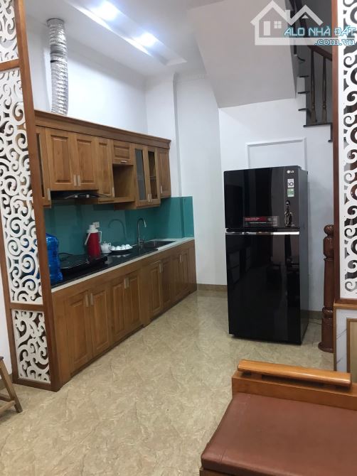 BÁN NHÀ LÔ GÓC THẠCH BÀN LONG BIÊN NHỈNH 5 TỶ 35m 5 TẦNG Ô TÔ DÒNG TIỀN 15 TRIỆU/1T - 2